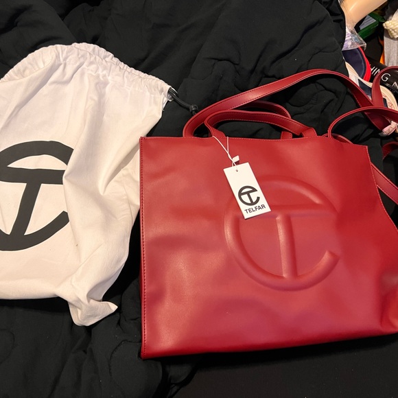 Telfar Medium Bag in OXBLOOD
